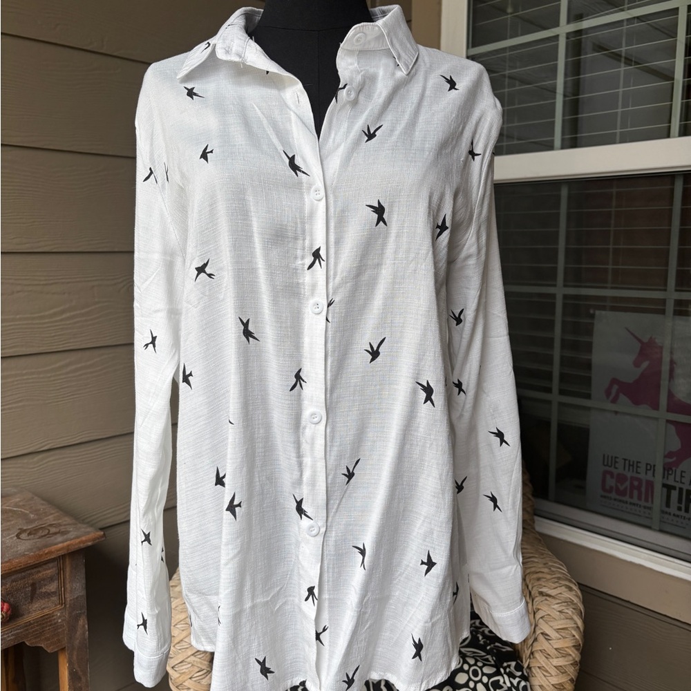 Lightweight White Textured Button-Up Shirt - Size L